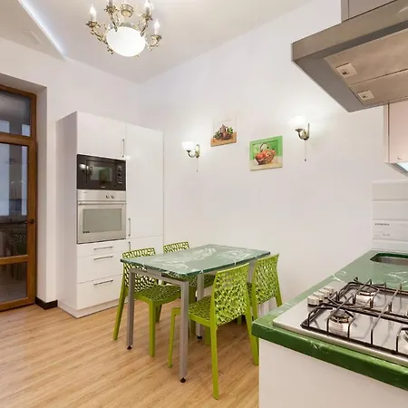 Leogrand On Doroshenka 38